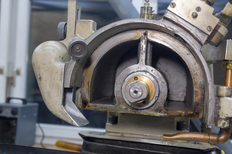 Tripet spindle head open with wheel guard removed
