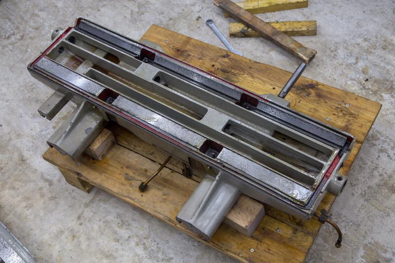 Underside of the Tripet pendulum table